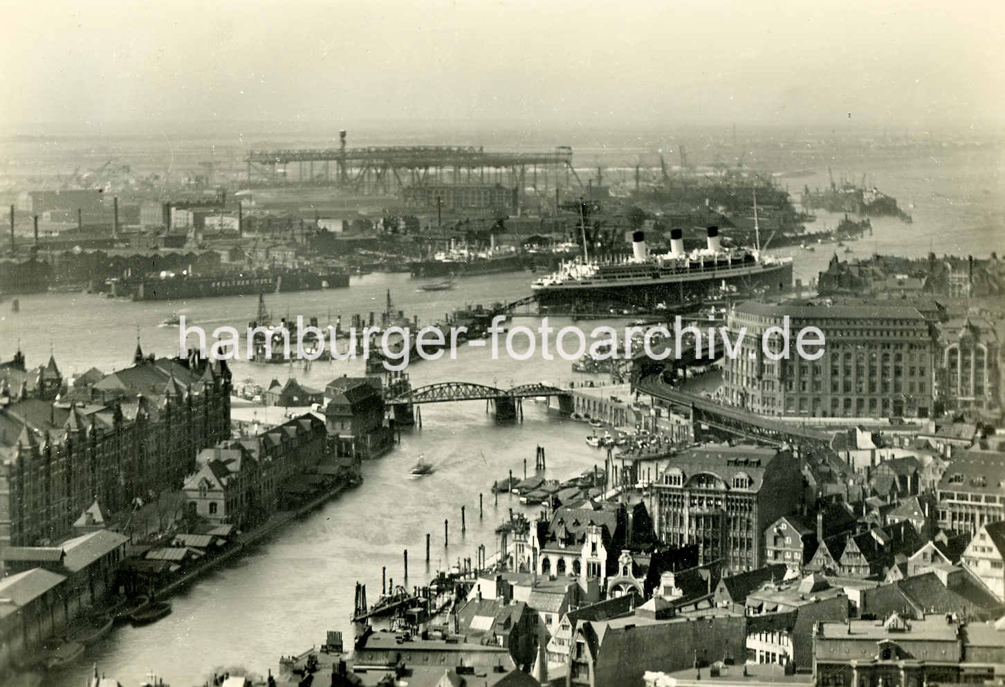 X0013165 Historische Ansicht vom Hafen der Hansestadt Hamburg.  | Binnenhafen - historisches Hafenbecken in der Hamburger Altstadt.